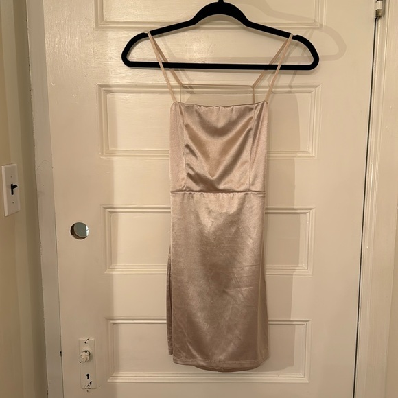 Gold mini dress - Picture 1 of 3
